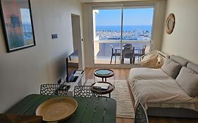 Vue Panoramique Sur Bassin,Piscine Et Terrasse